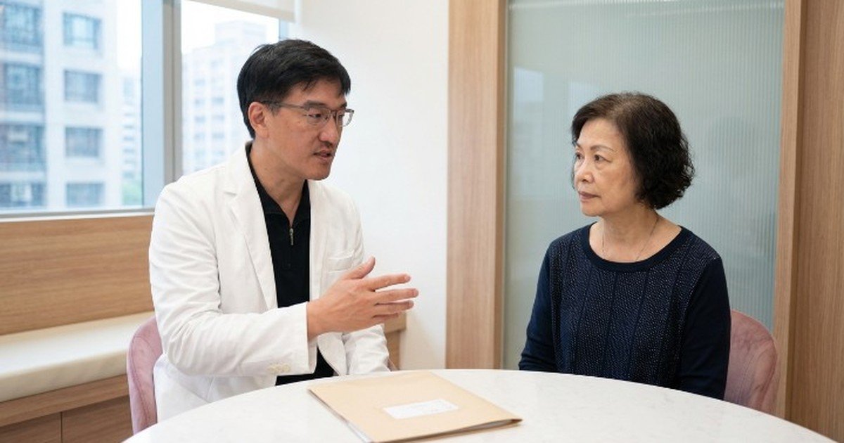 吳紹琥醫師分享夏季保養的秘訣，專業建議搭配明亮的診所環境